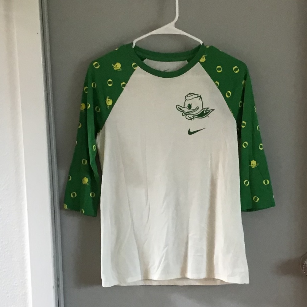 Size medium Nike Oregon ducks 3/4 sleeve shirt